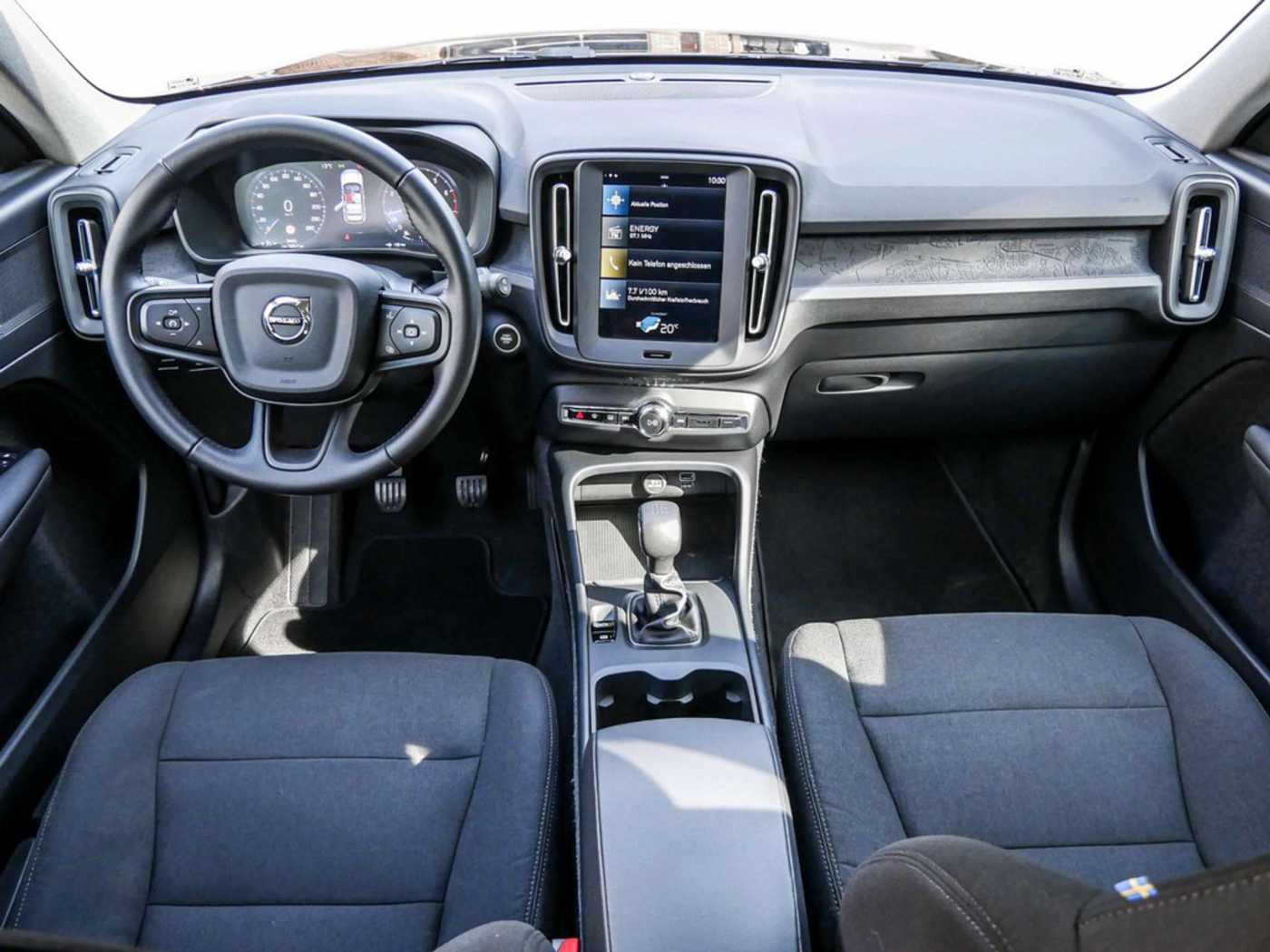 Volvo  T2 Momentum Core 2WD
