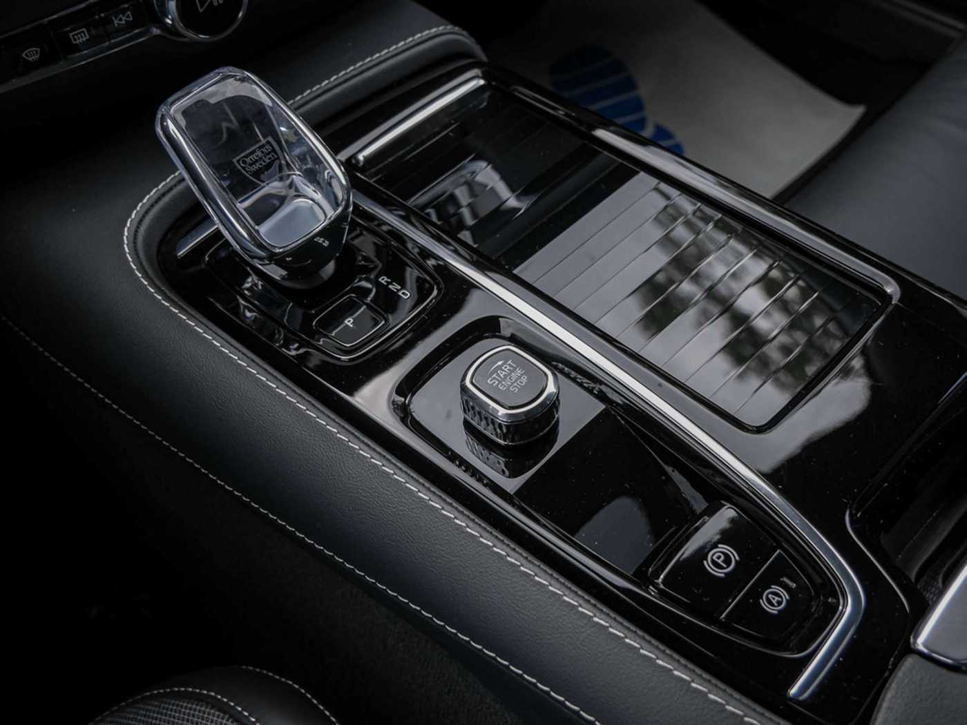 Volvo  T8 Ultimate Dark Recharge Plug-In Hybrid AWD