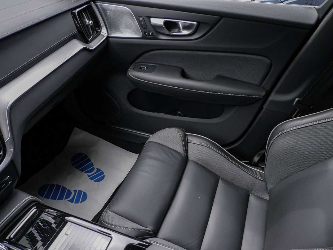 Volvo  T8 Ultimate Dark Recharge Plug-In Hybrid AWD