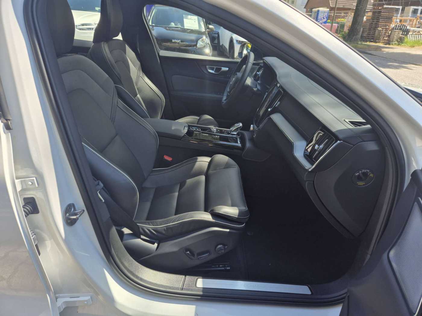 Volvo  T8 Ultimate Dark Recharge Plug-In Hybrid AWD