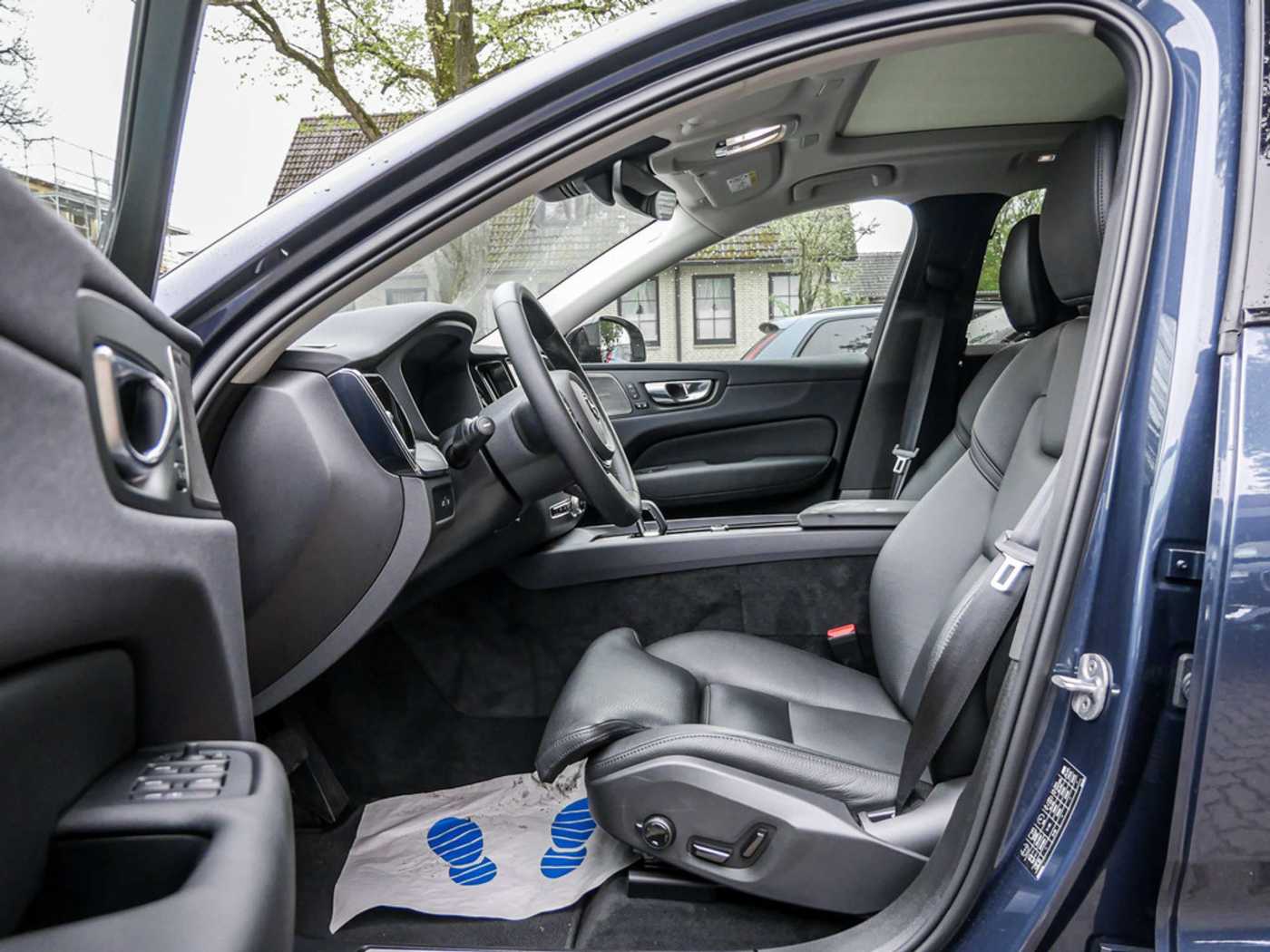 Volvo  Recharge T6 AWD Plus Dark LED PANO 360°