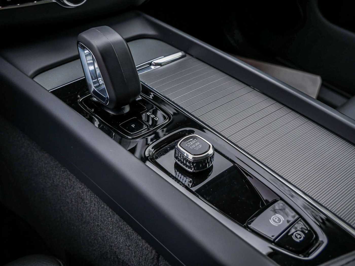 Volvo  Recharge T6 AWD Plus Dark LED PANO 360°