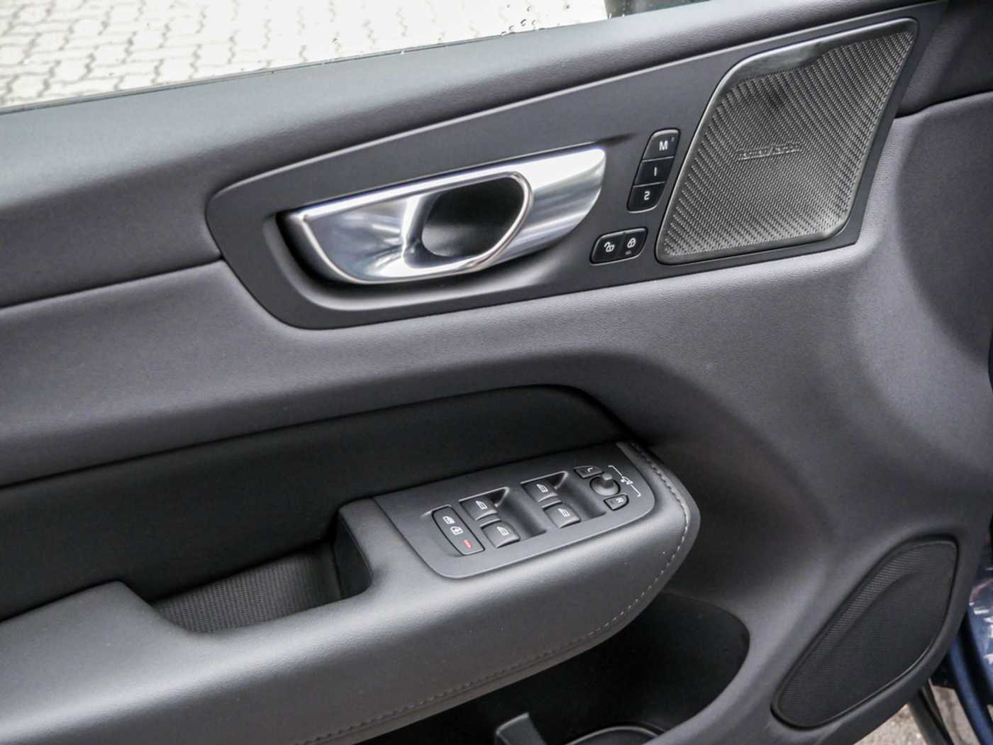 Volvo  Recharge T6 AWD Plus Dark LED PANO 360°