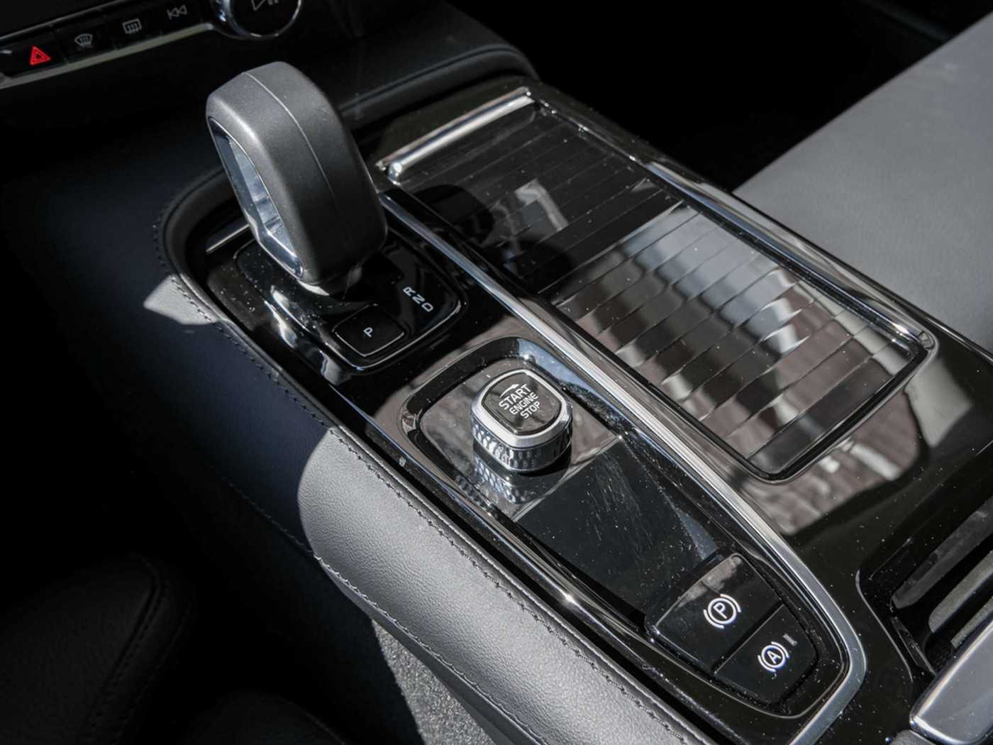 Volvo  T8 Plus Bright Recharge Plug-In Hybrid AWD