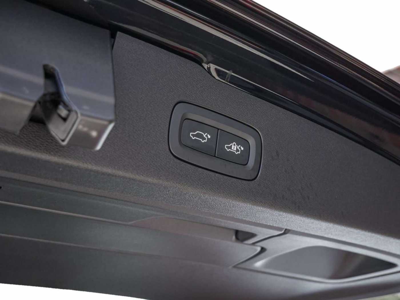 Volvo  T8 Plus Bright Recharge Plug-In Hybrid AWD