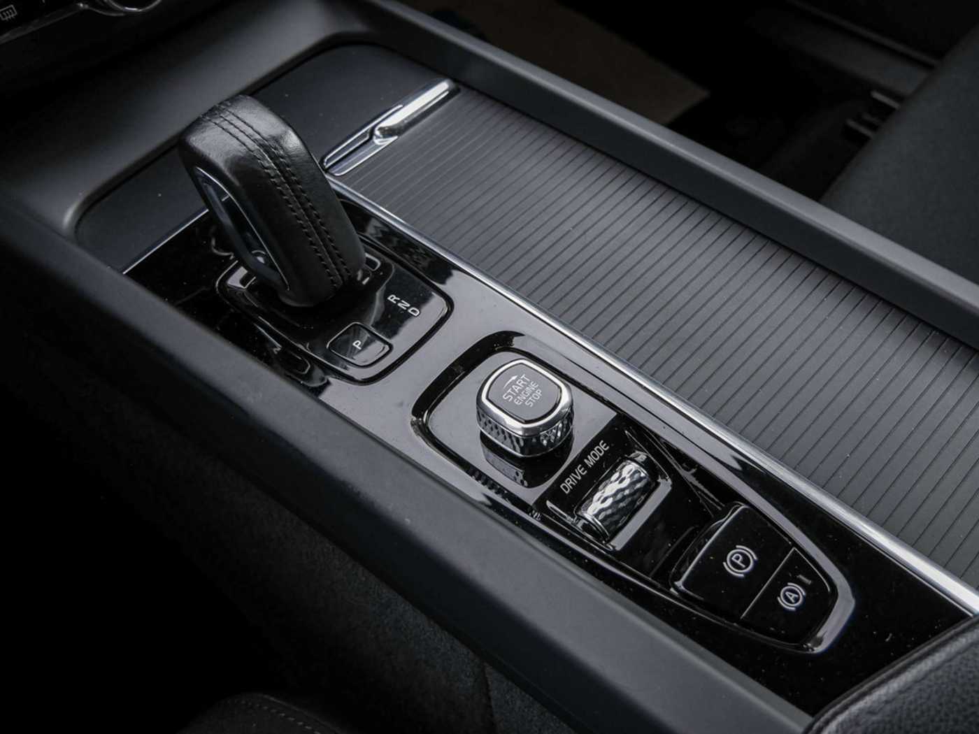 Volvo  T6 Inscription Expression Recharge Plug-In Hybrid