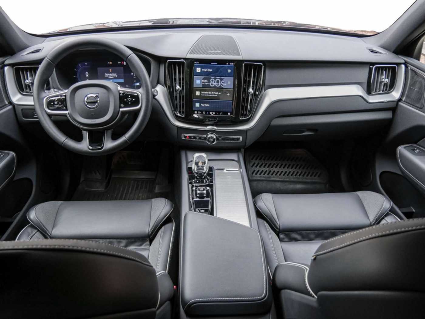 Volvo  B4 D Plus Dark 2WD