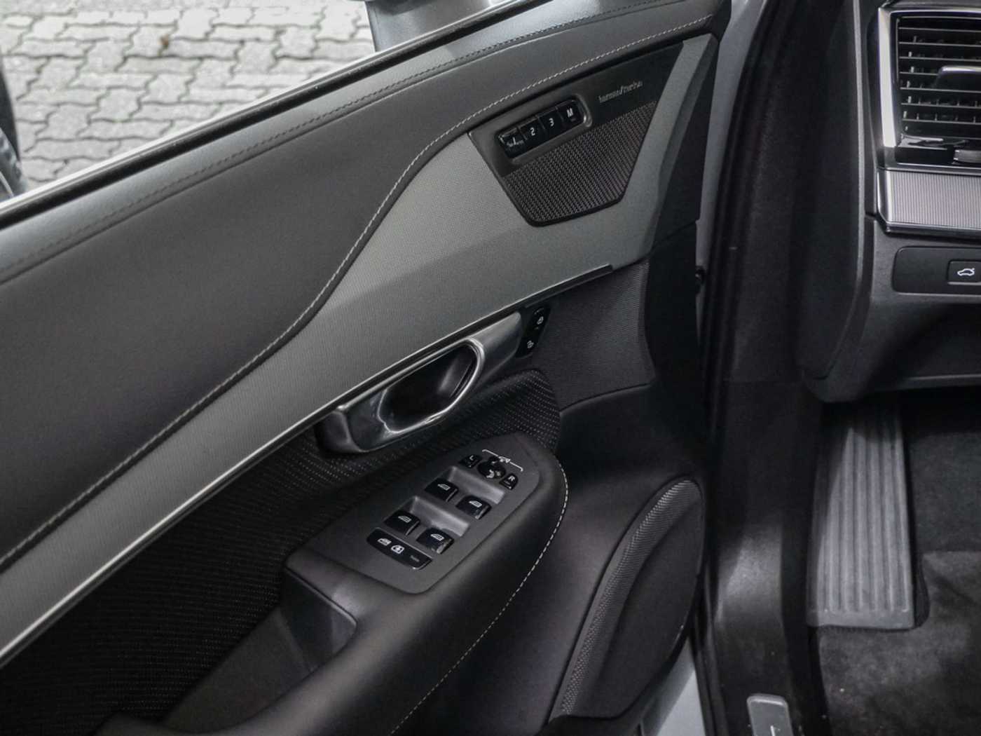 Volvo  T8 Plus Bright Recharge Plug-In Hybrid AWD