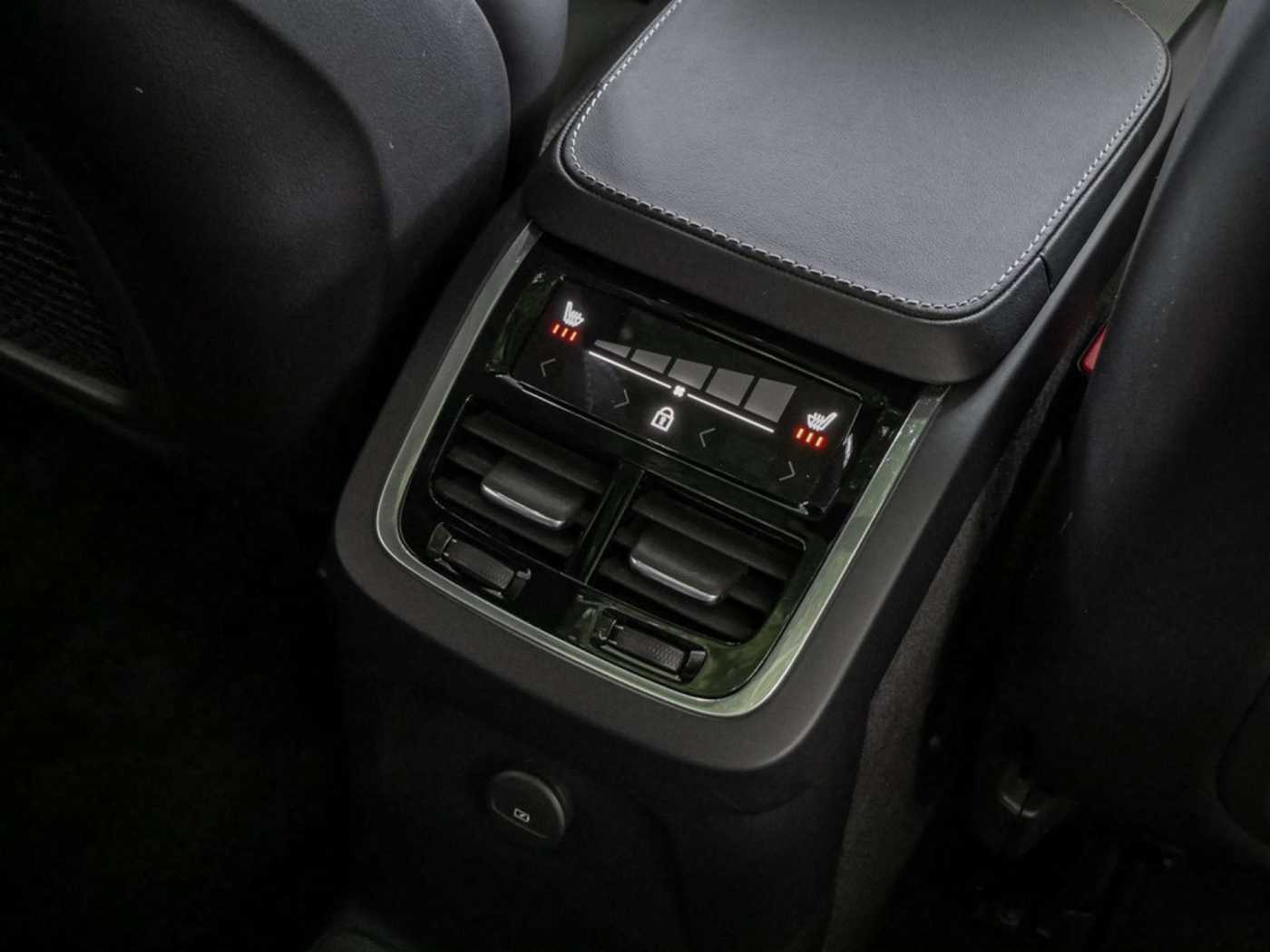 Volvo  T8 Plus Bright Recharge Plug-In Hybrid AWD
