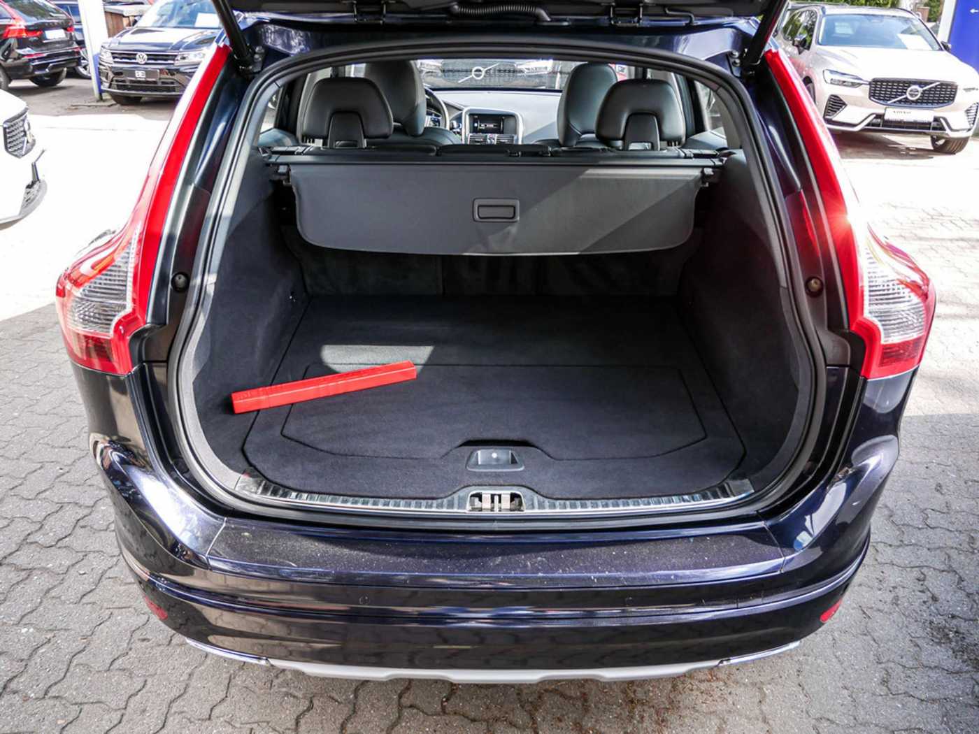 Volvo  D5 AWD Geartronic Summum SHZ FACEL. PANO