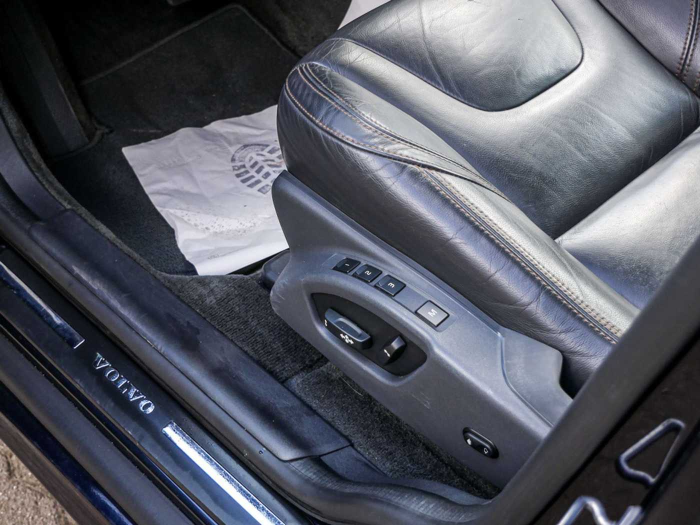 Volvo  D5 AWD Geartronic Summum SHZ FACEL. PANO