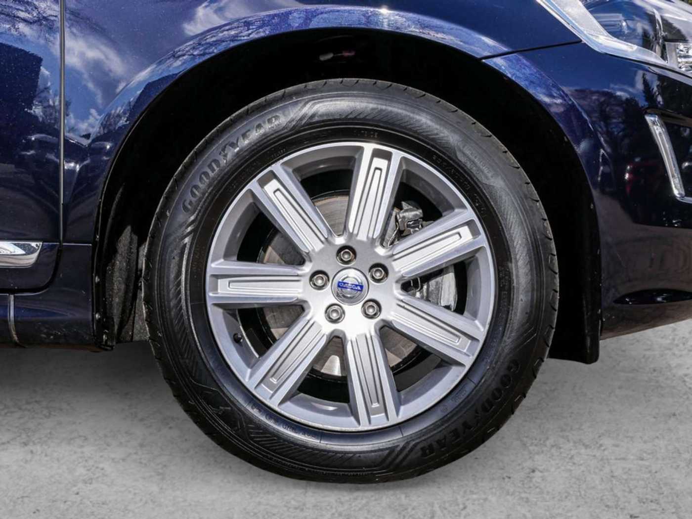 Volvo  D5 AWD Geartronic Summum SHZ FACEL. PANO