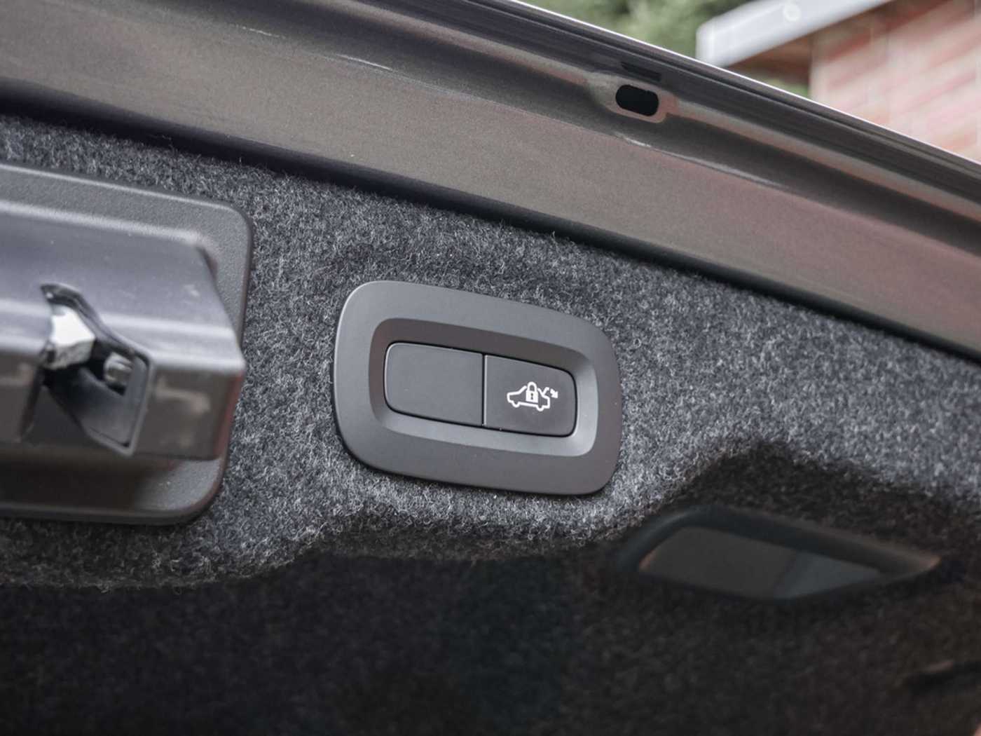 Volvo  T4 Geartronic R-Design HUD LED PANO 360°
