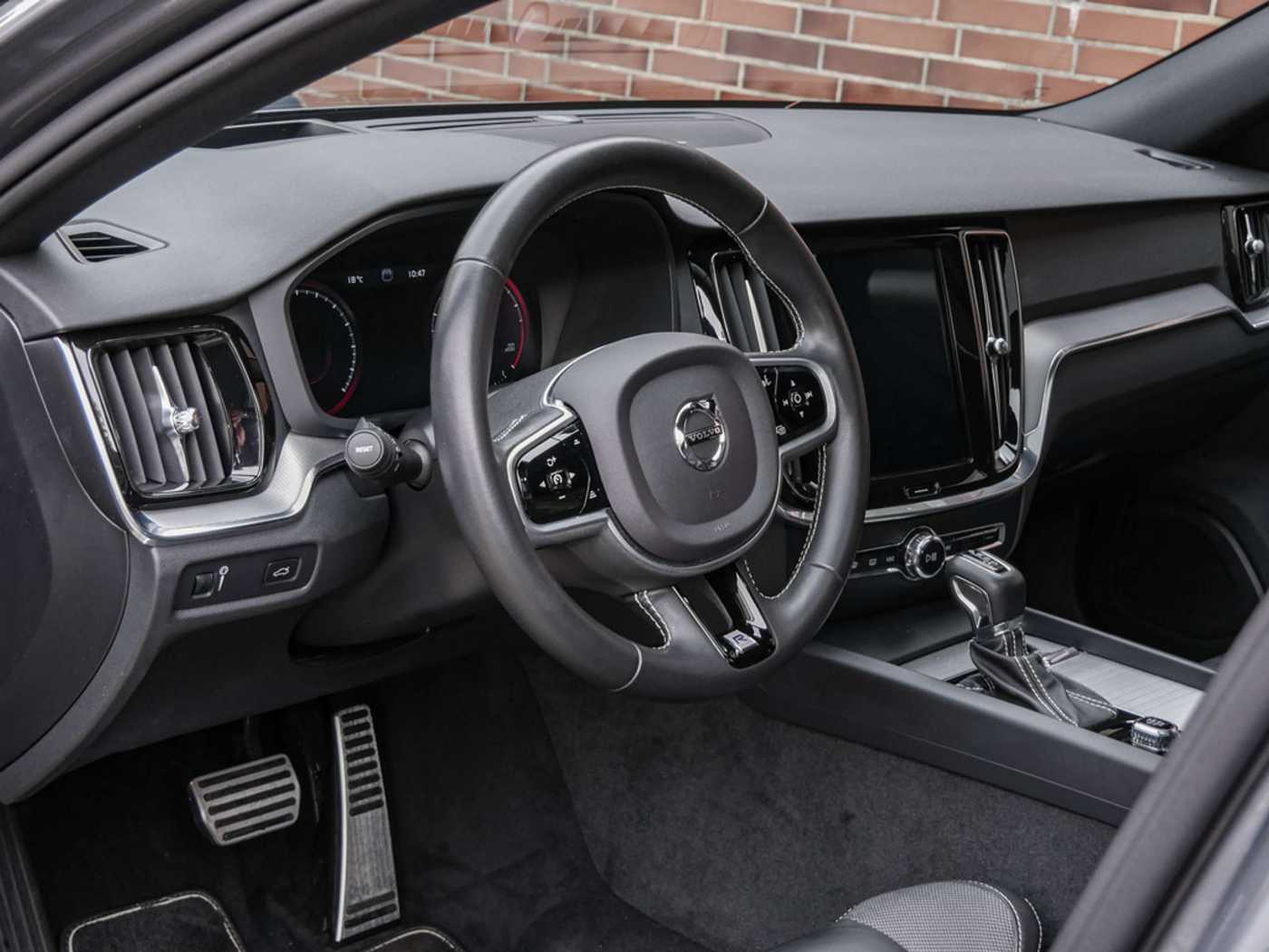 Volvo  T4 Geartronic R-Design HUD LED PANO 360°
