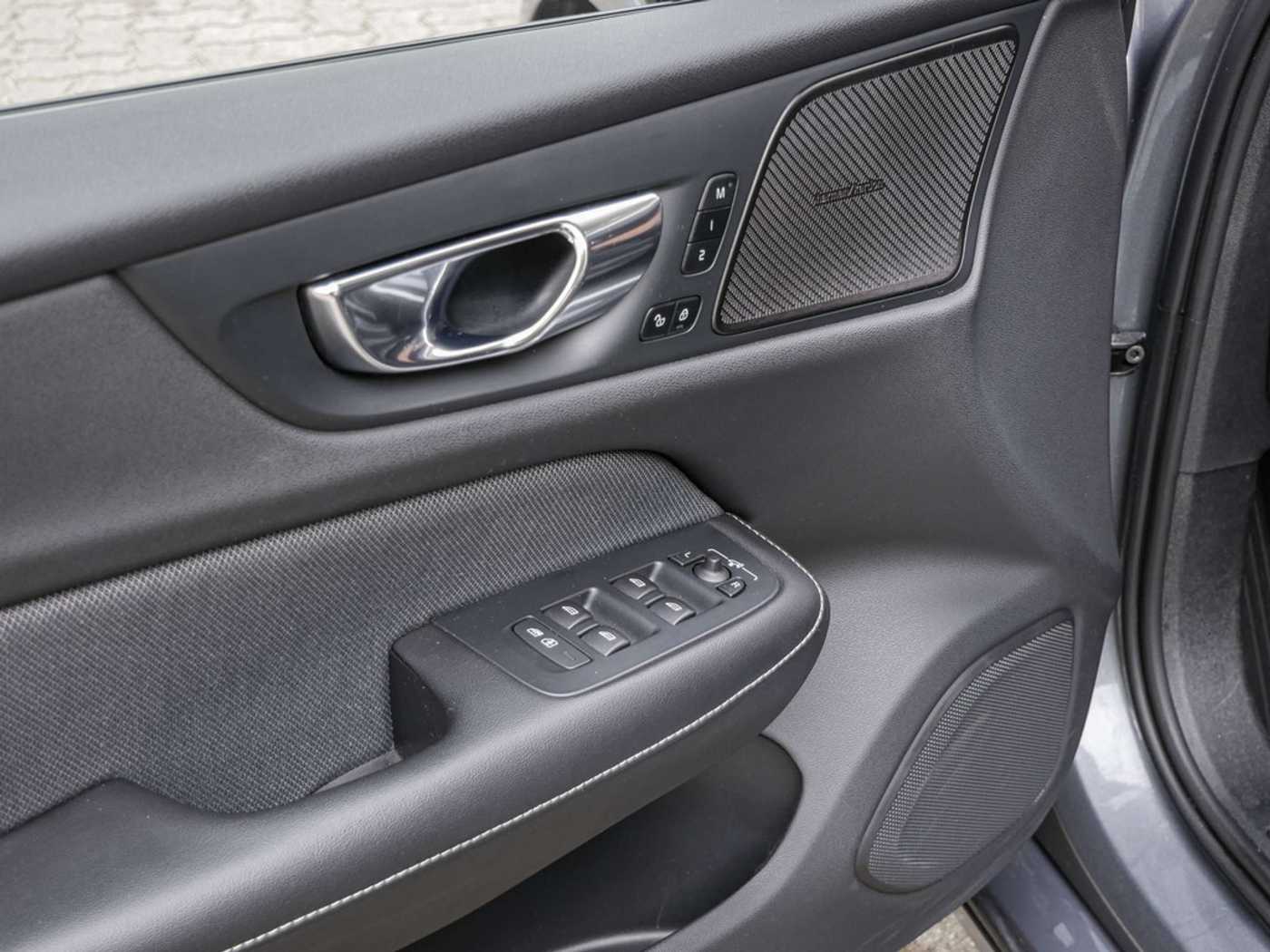Volvo  T4 Geartronic R-Design HUD LED PANO 360°