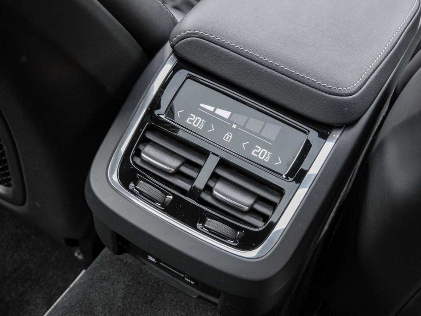 Volvo  T4 Geartronic R-Design HUD LED PANO 360°