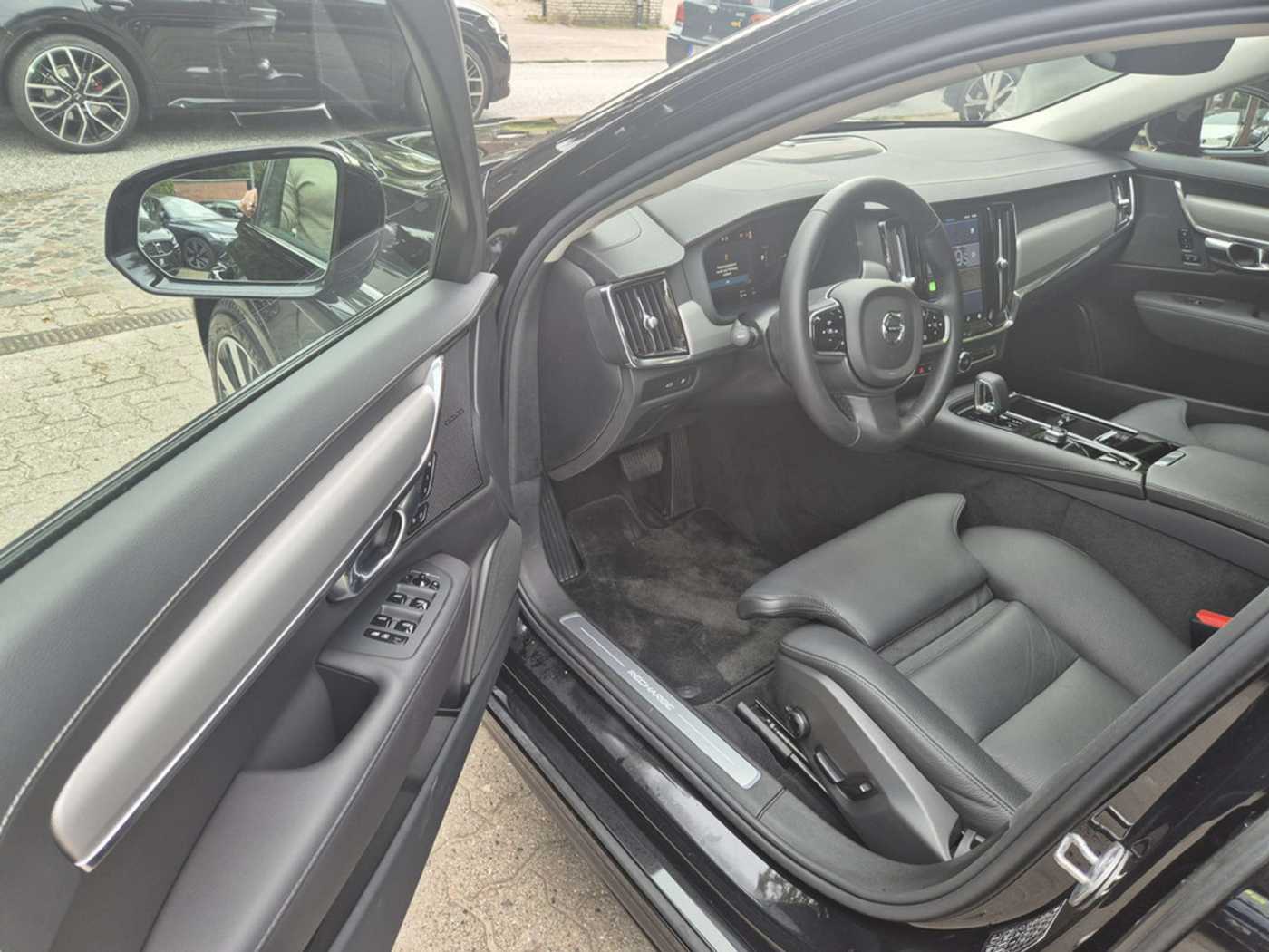 Volvo  T8 Ultimate Dark Recharge Plug-In Hybrid AWD