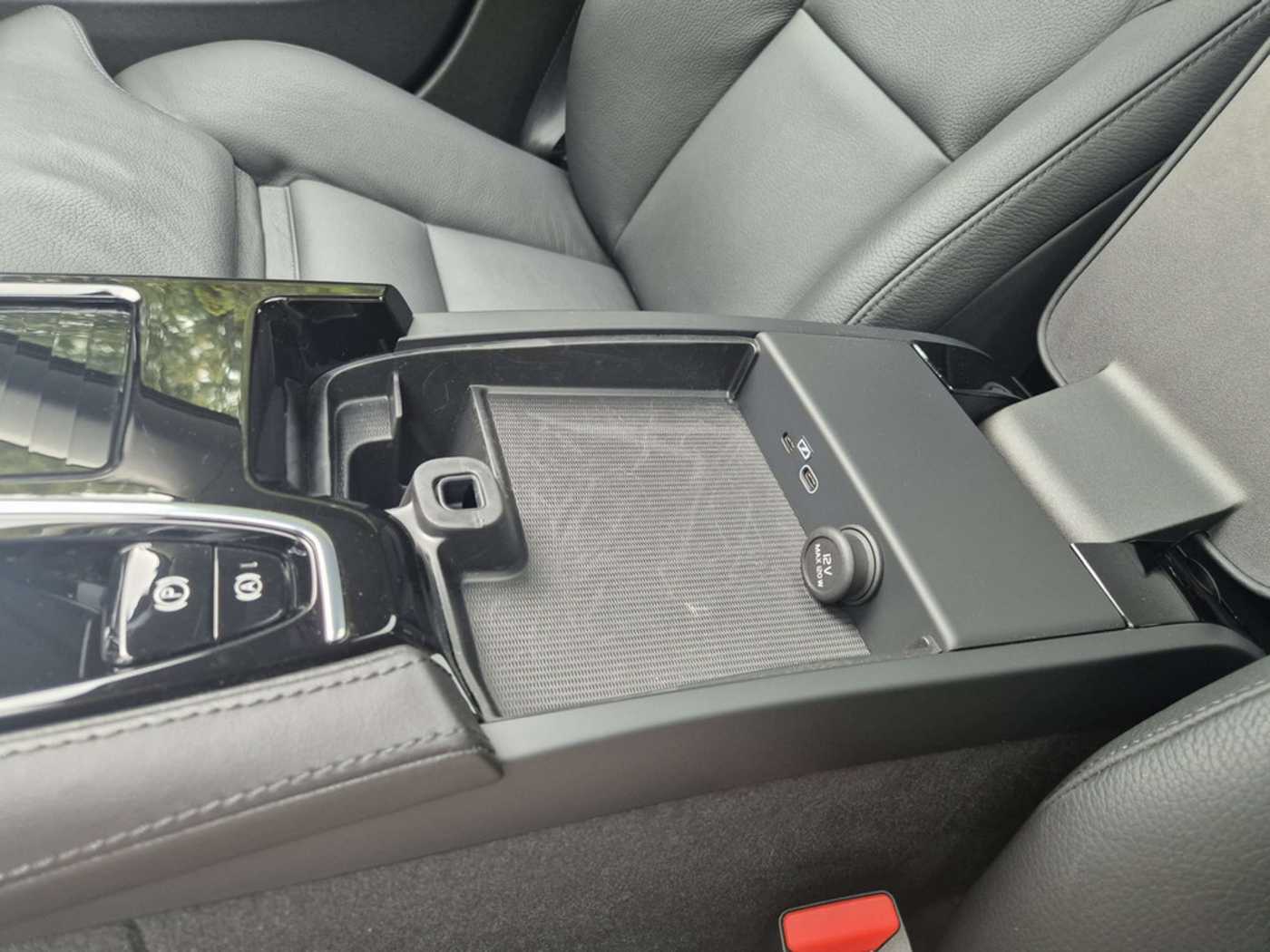 Volvo  T8 Ultimate Dark Recharge Plug-In Hybrid AWD
