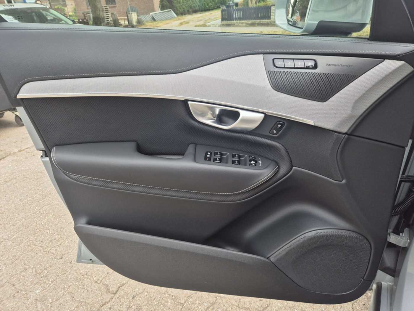 Volvo  T8 Plus Bright Recharge Plug-In Hybrid AWD