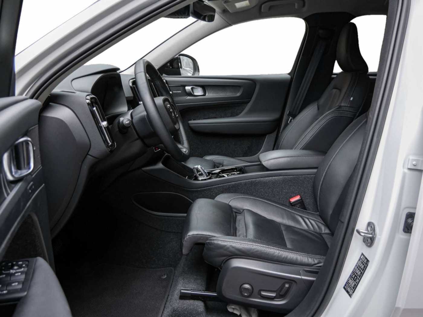 Volvo  T5 Recharge Plug-In Hybrid Plus Dark LED
