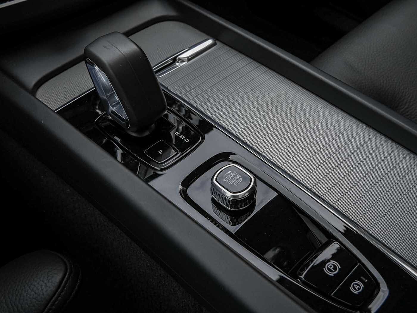 Volvo  T6 AWD Recharge Plug-In Hybrid R-Design