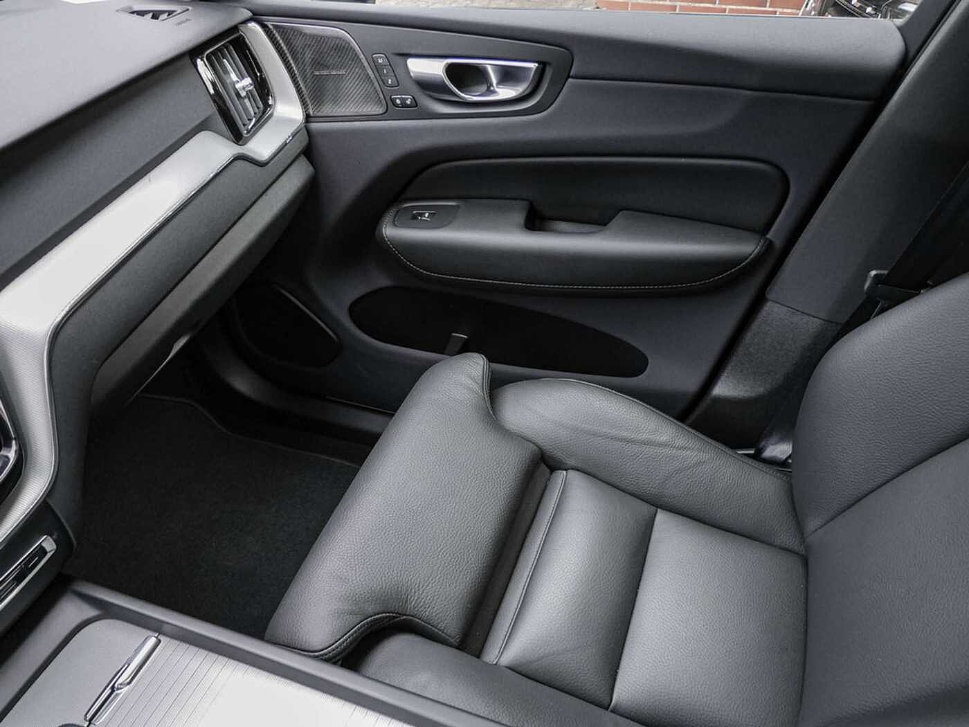 Volvo  T6 AWD Recharge Plug-In Hybrid R-Design