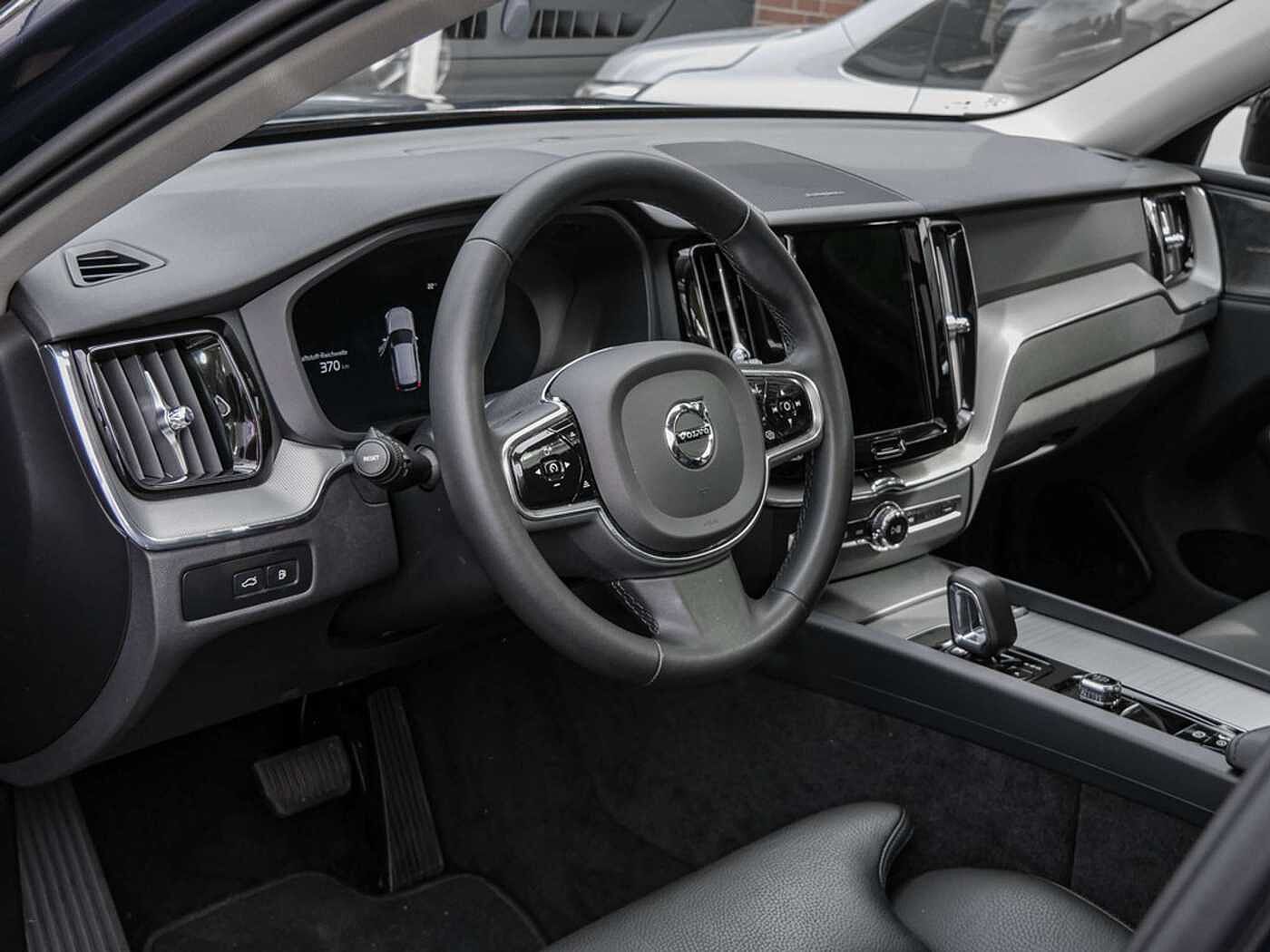 Volvo  T6 AWD Recharge Plug-In Hybrid R-Design