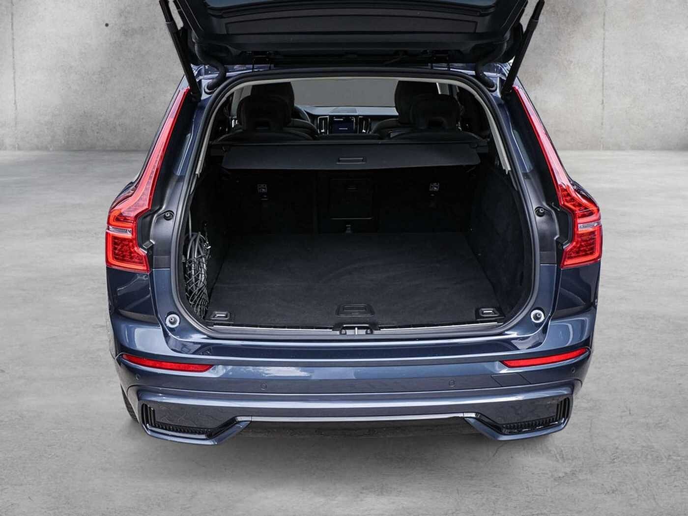 Volvo  T6 AWD Recharge Plug-In Hybrid R-Design