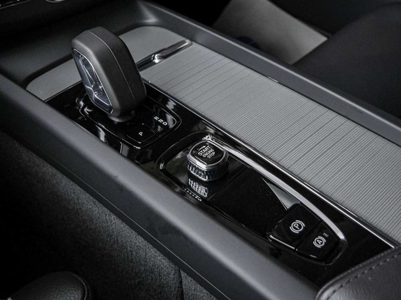 Volvo  T6 R Design Recharge Plug-In Hybrid AWD