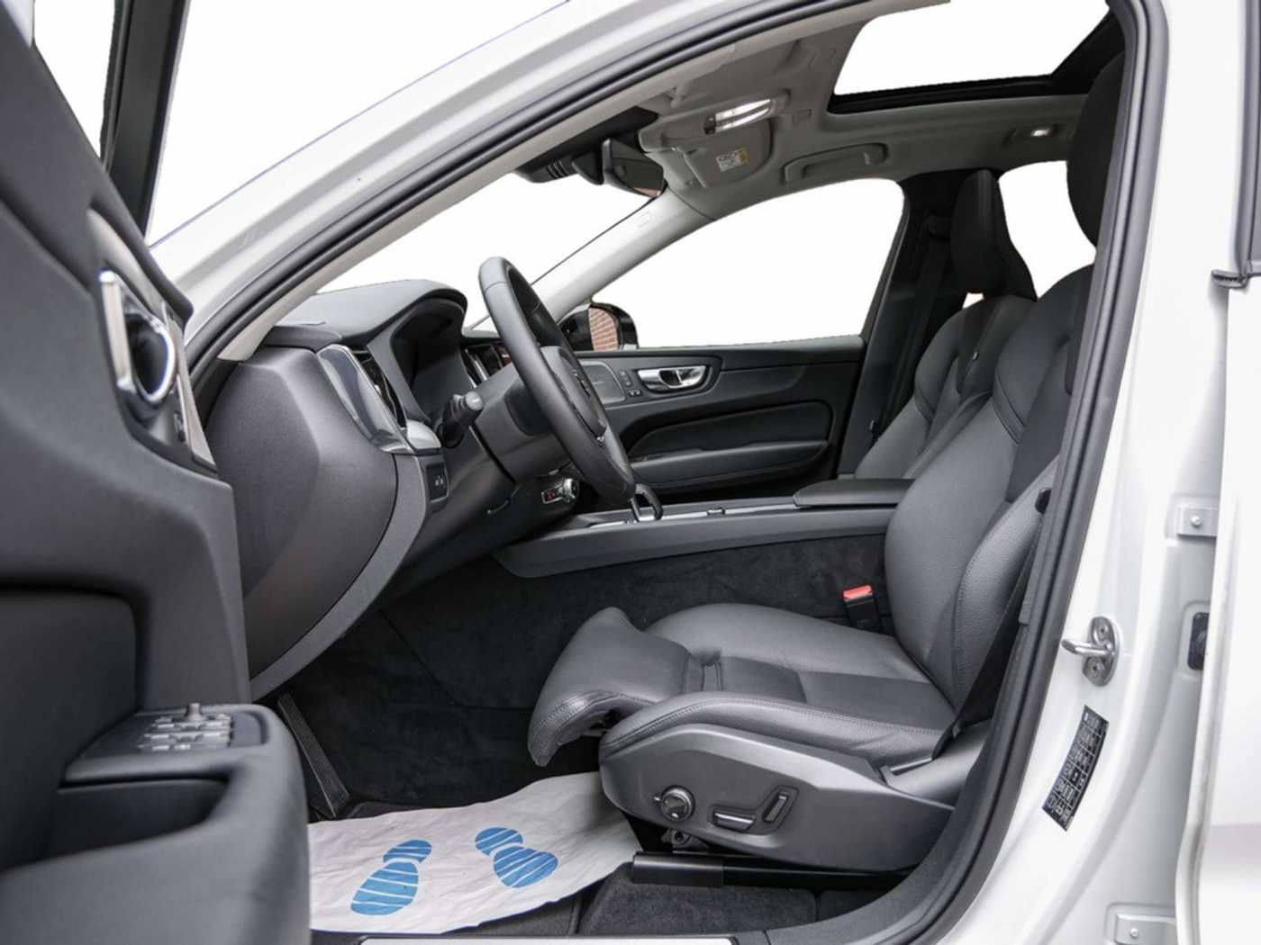Volvo  T6 Plus Dark Recharge Plug-In Hybrid AWD