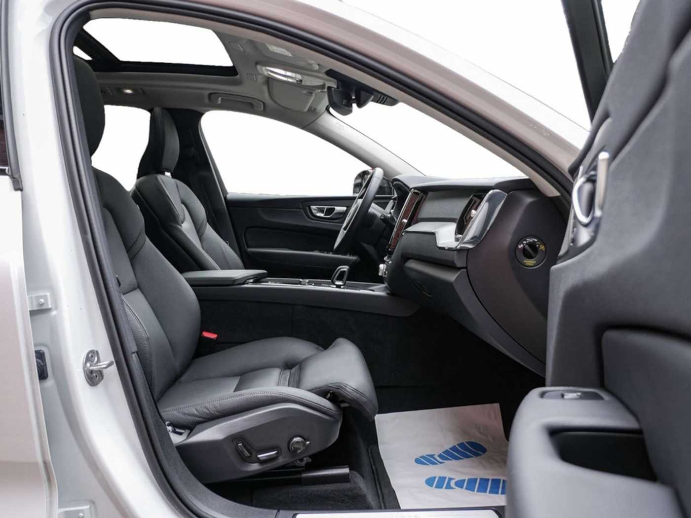Volvo  T6 Plus Dark Recharge Plug-In Hybrid AWD
