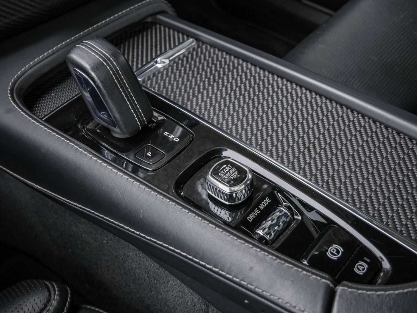 Volvo  T8 AWD Recharge Plug-In Hybrid R-Design