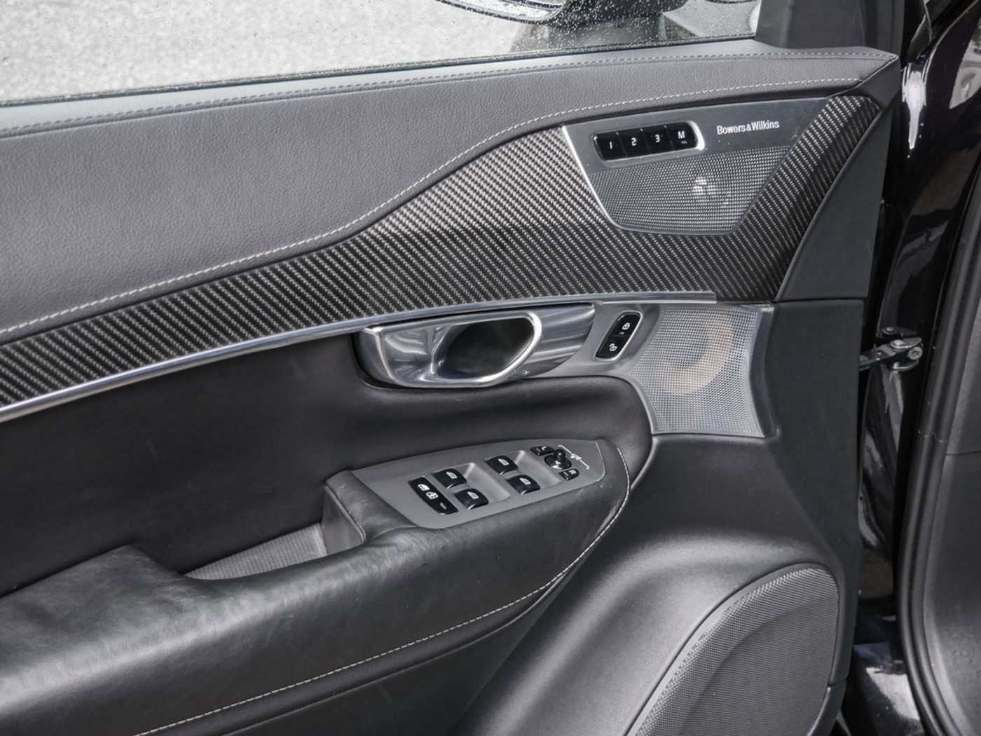 Volvo  T8 AWD Recharge Plug-In Hybrid R-Design