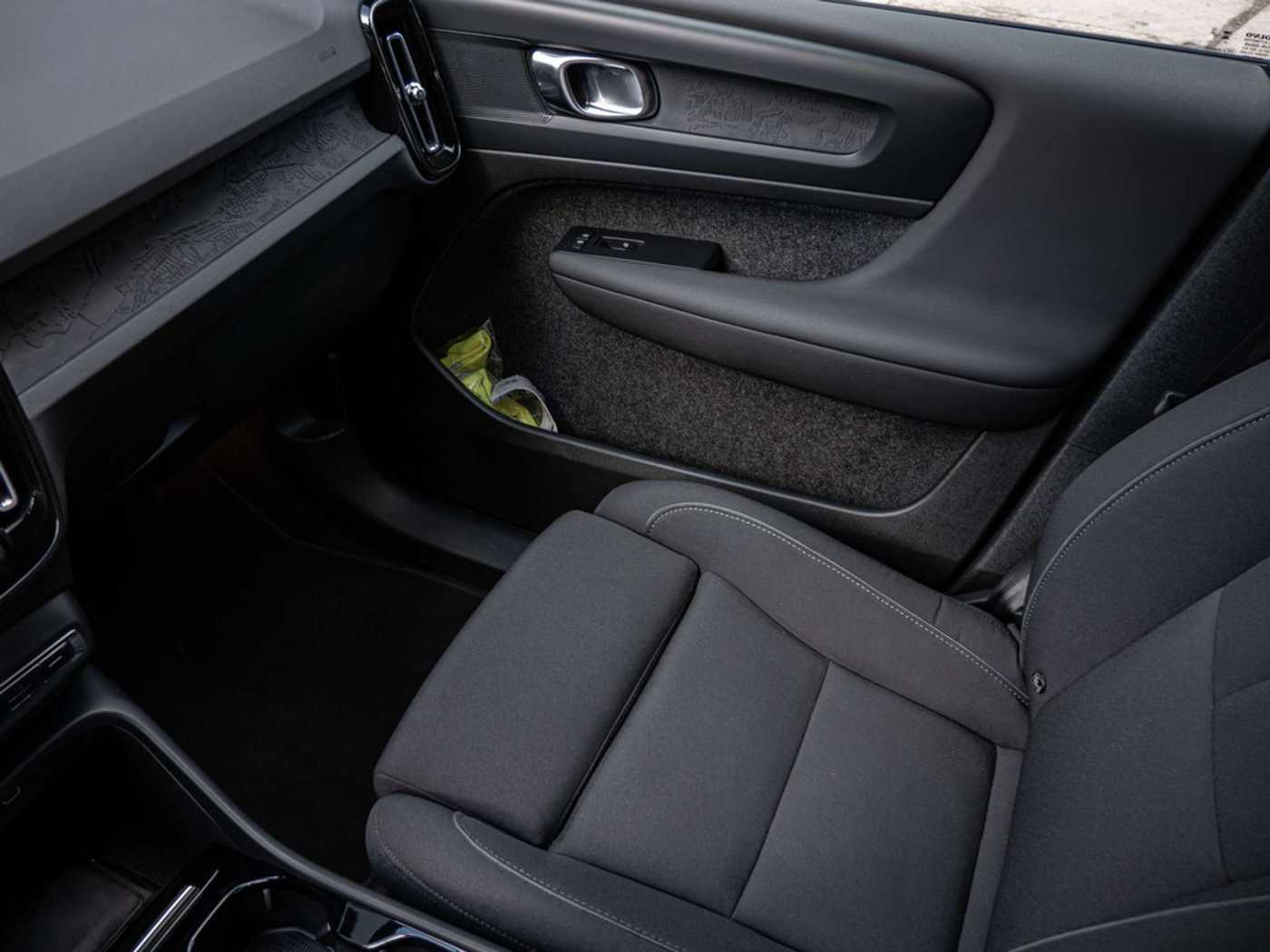Volvo  Core Recharge Single Pure Electric 2WD