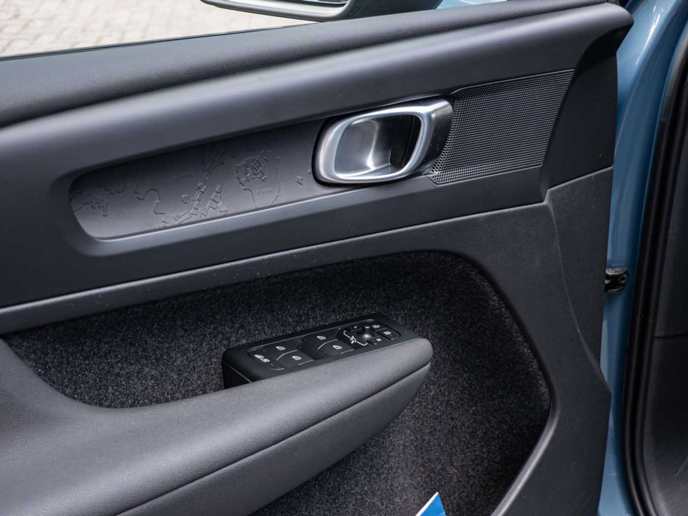 Volvo  Core Recharge Single Pure Electric 2WD