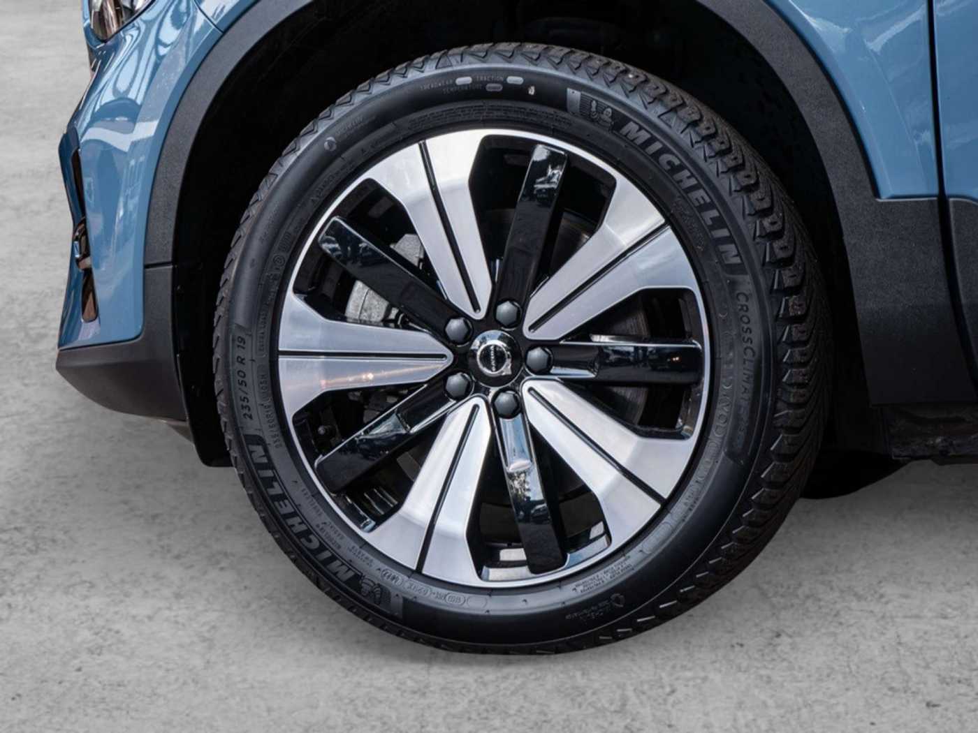 Volvo  Core Recharge Single Pure Electric 2WD