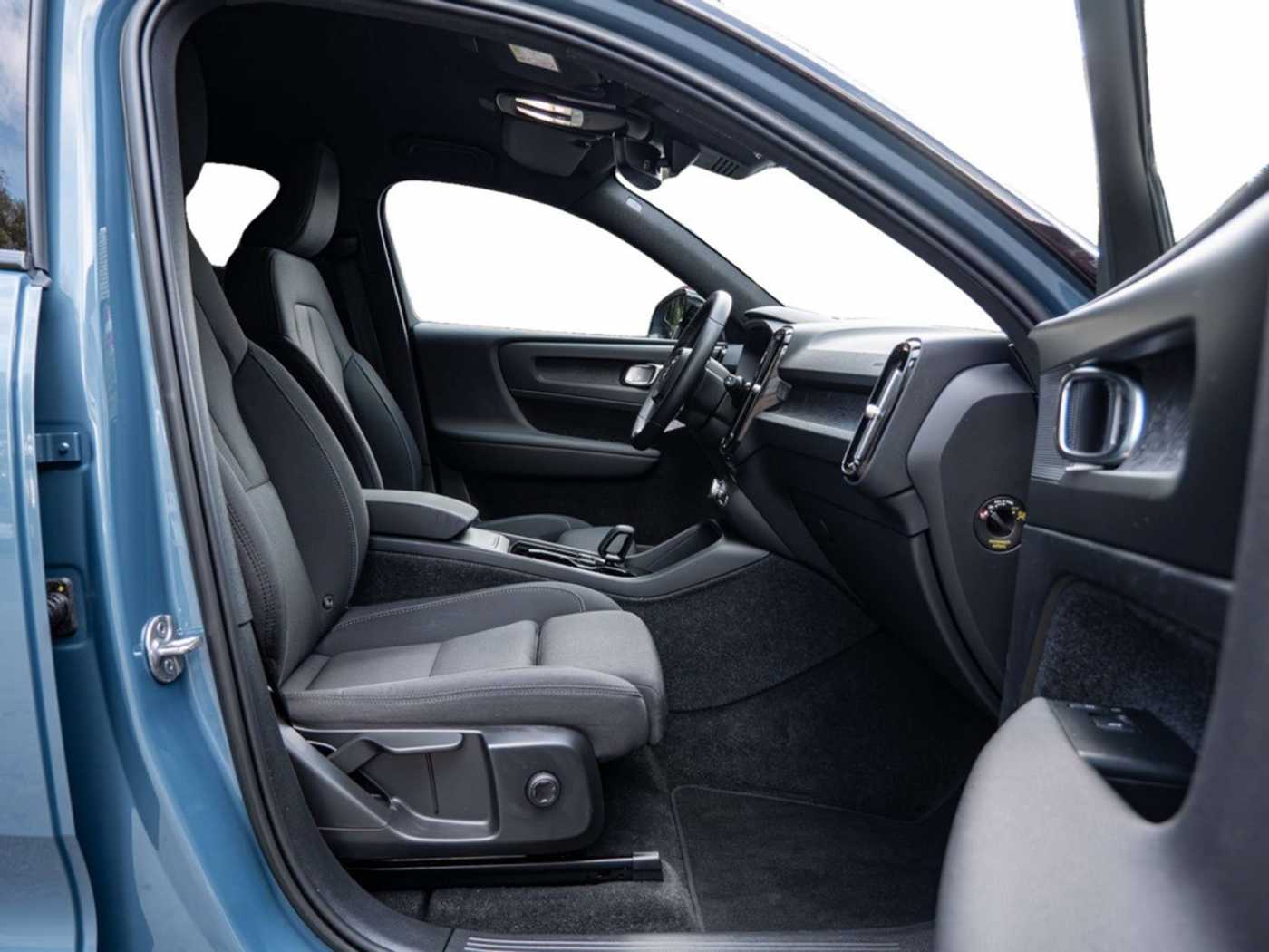 Volvo  Core Recharge Single Pure Electric 2WD