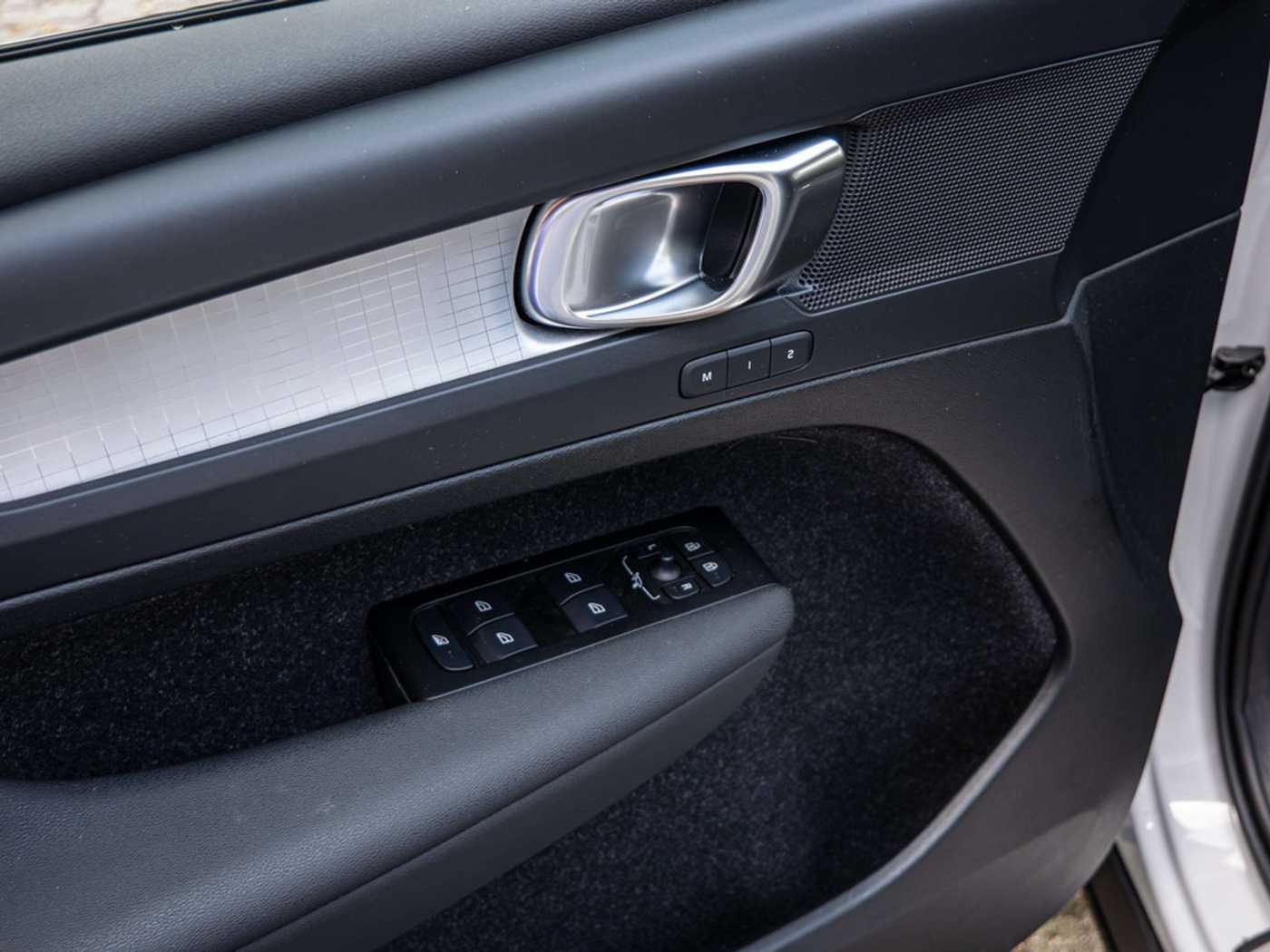 Volvo  T5 R-Design Expression Recharge ACC | AHK | BLIS | Licht- & Winter-Pak.