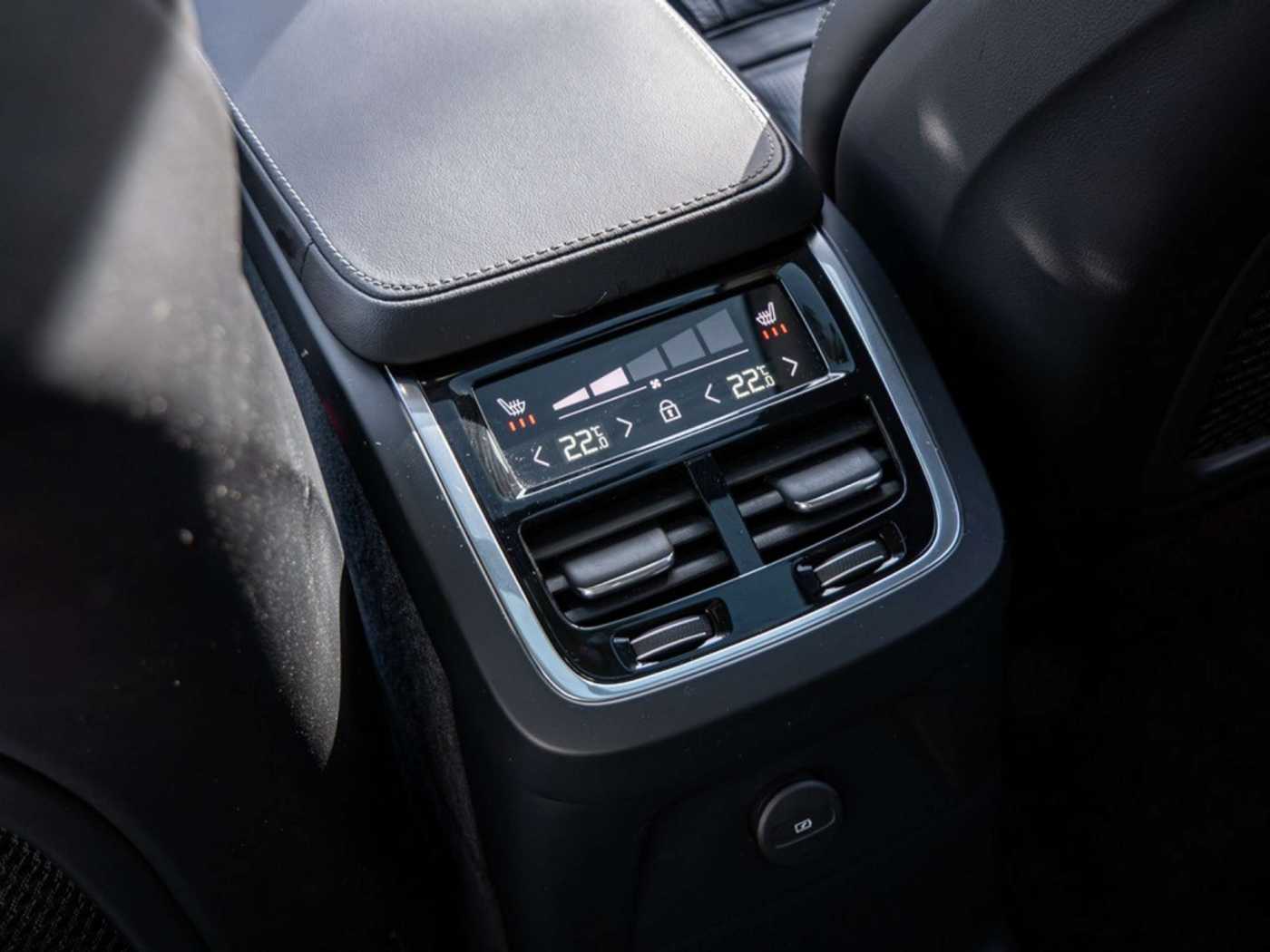 Volvo  T8 Ultimate Dark Recharge Plug-In Hybrid AWD