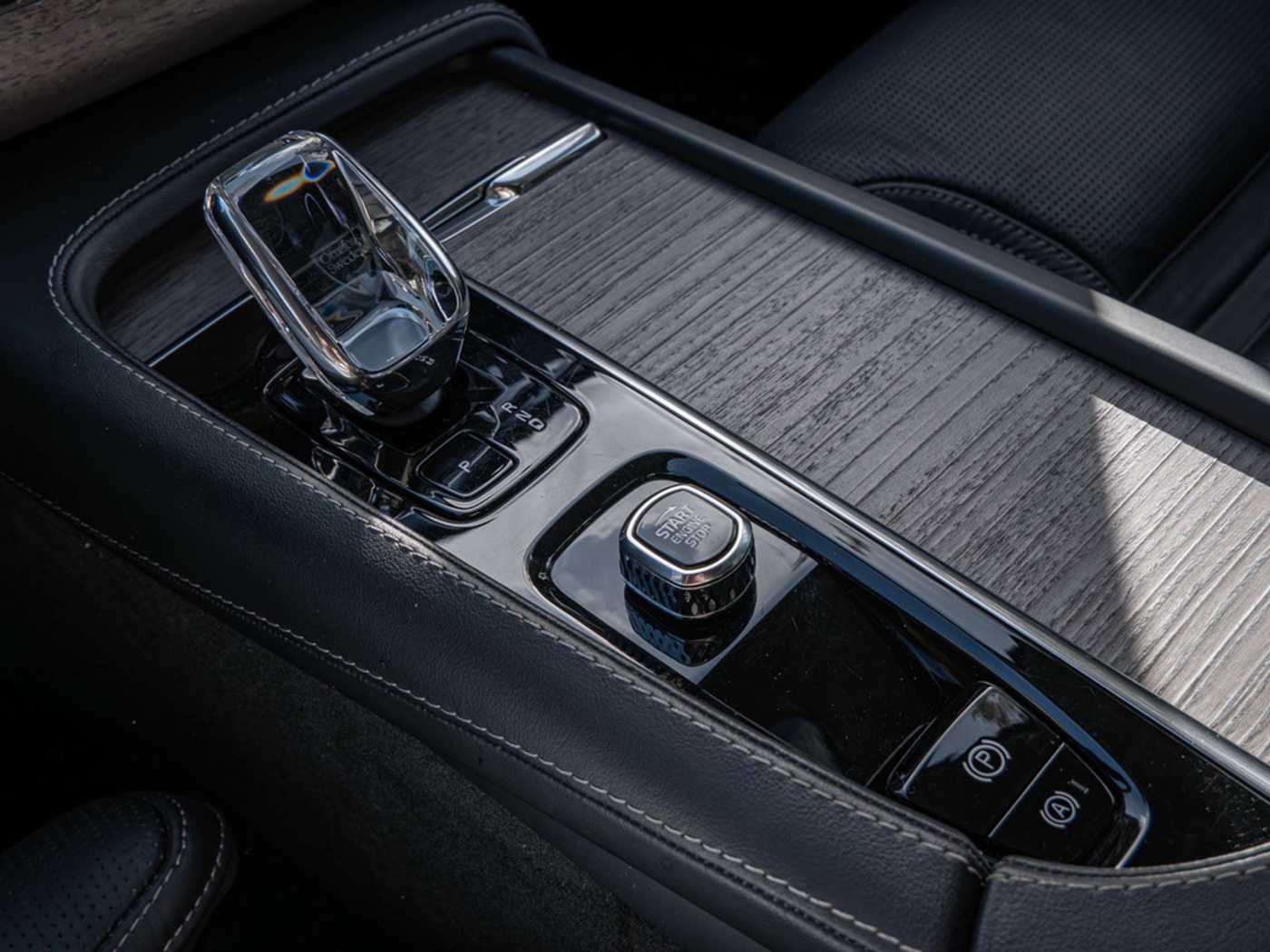 Volvo  T8 Ultimate Dark Recharge Plug-In Hybrid AWD