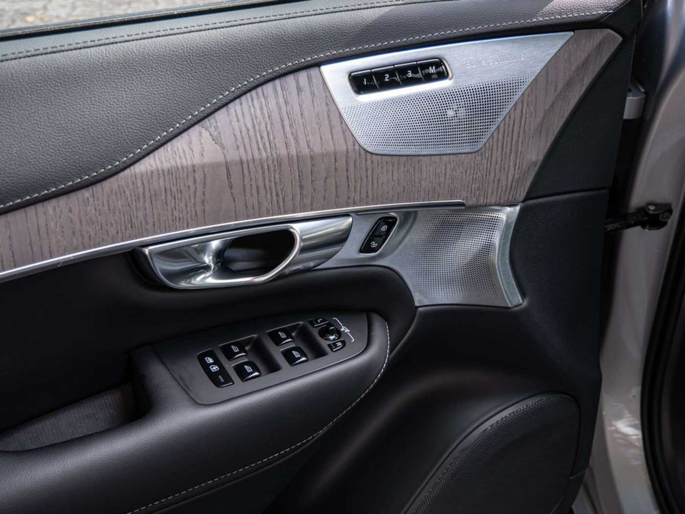 Volvo  T8 Ultimate Dark Recharge Plug-In Hybrid AWD