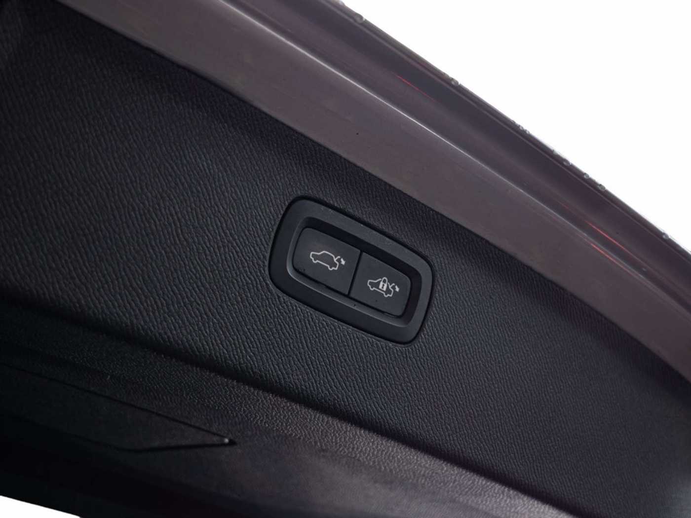 Volvo  T8 Ultimate Dark Recharge Plug-In Hybrid AWD