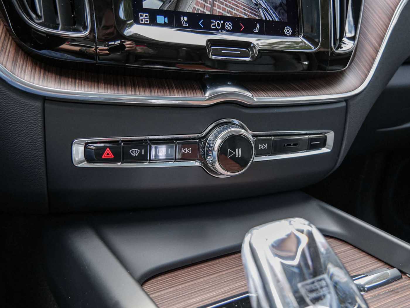 Volvo  T8 AWD Recharge Ultimate Dark Plug-In Hybrid