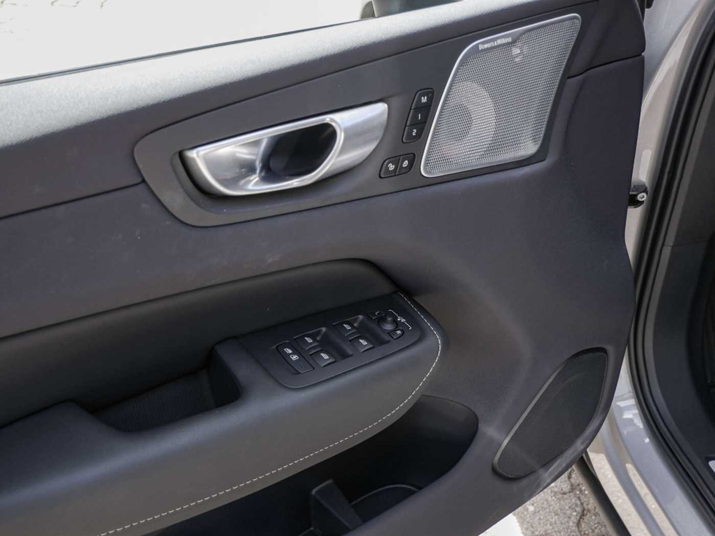 Volvo  T8 AWD Recharge Ultimate Dark Plug-In Hybrid