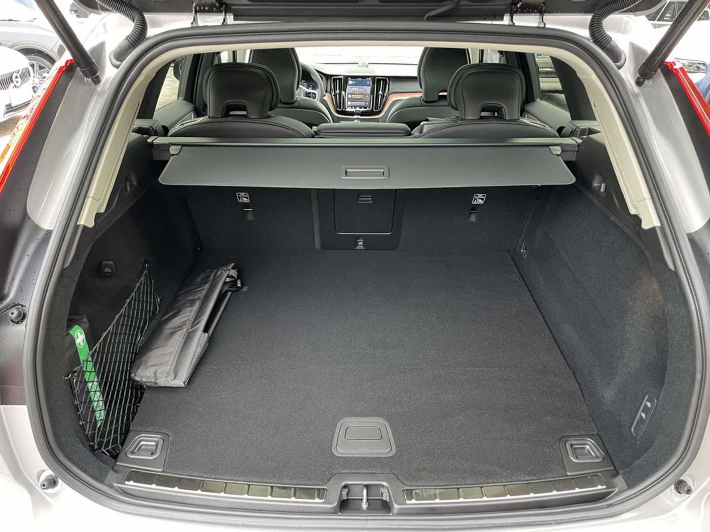 Volvo  T8 AWD Recharge Ultimate Dark Plug-In Hybrid
