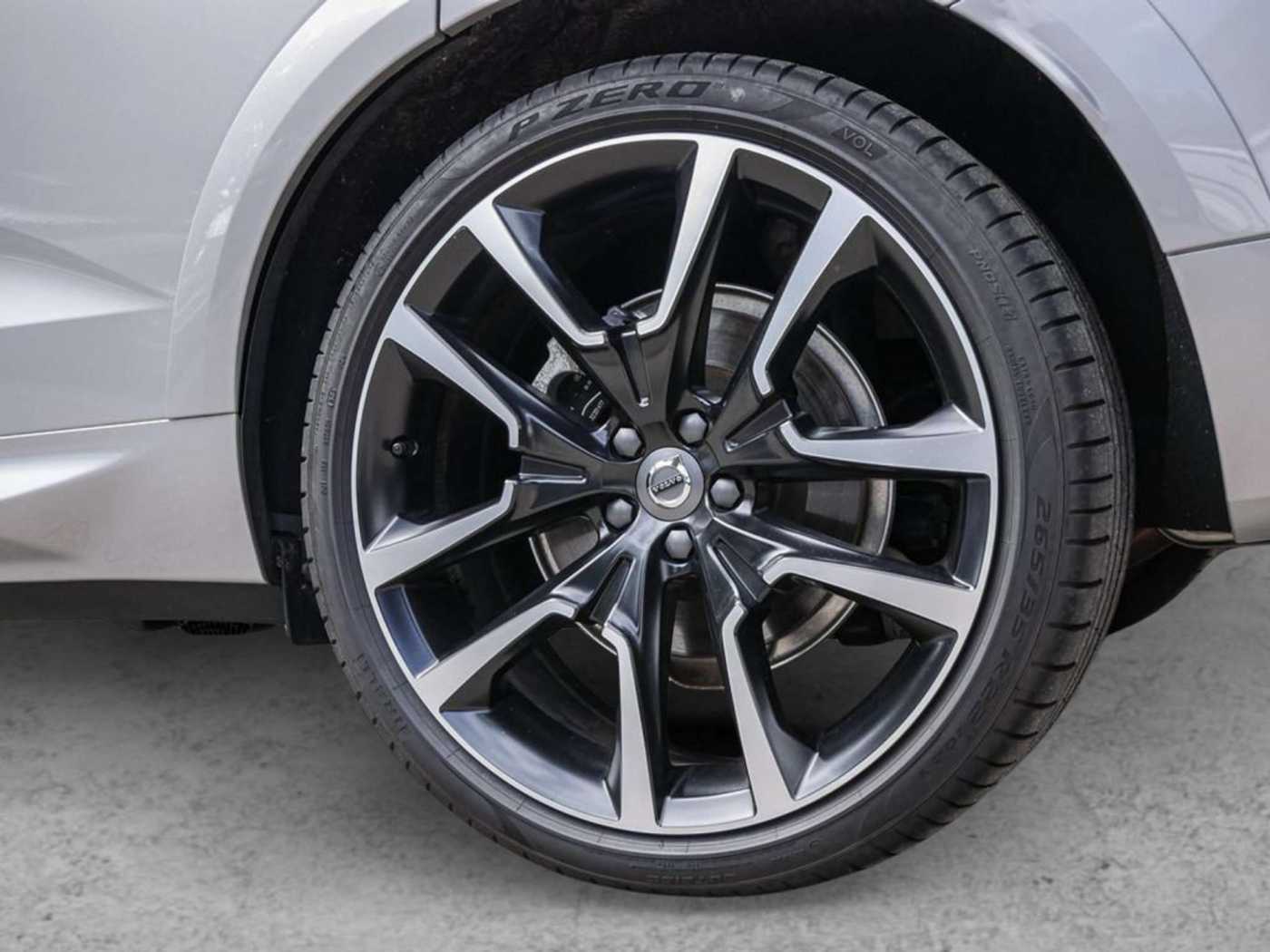 Volvo  T8 AWD Recharge Ultimate Dark Plug-In Hybrid