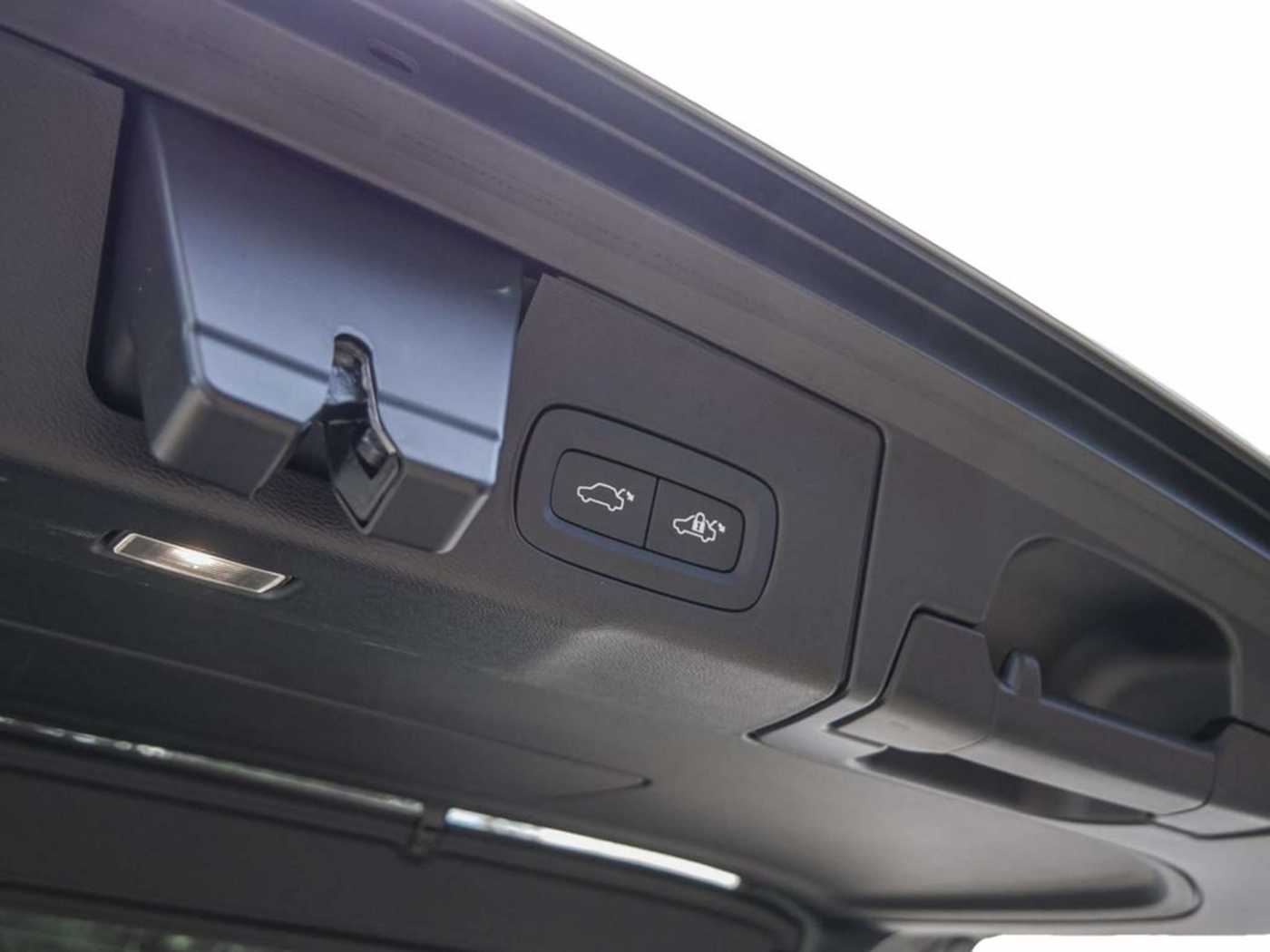 Volvo  T8 AWD Recharge Ultimate Dark Plug-In Hybrid