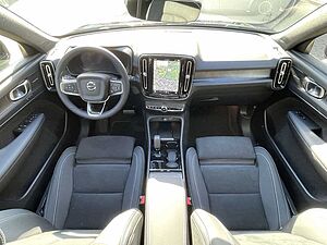 Volvo  Twin Motor AWD Ultra Black Edition