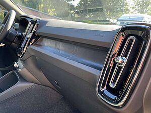 Volvo  Twin Motor AWD Ultra Black Edition