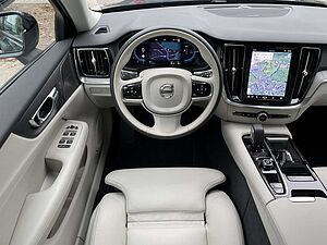 Volvo  T6 AWD Recharge Plus Dark Plug-In-Hybrid *LONG RAN